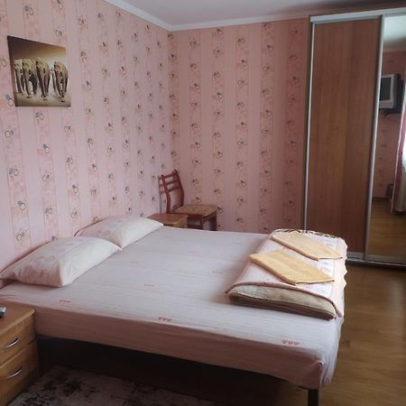 Guest House Cherepaha Kamianets-Podilskyi Ngoại thất bức ảnh